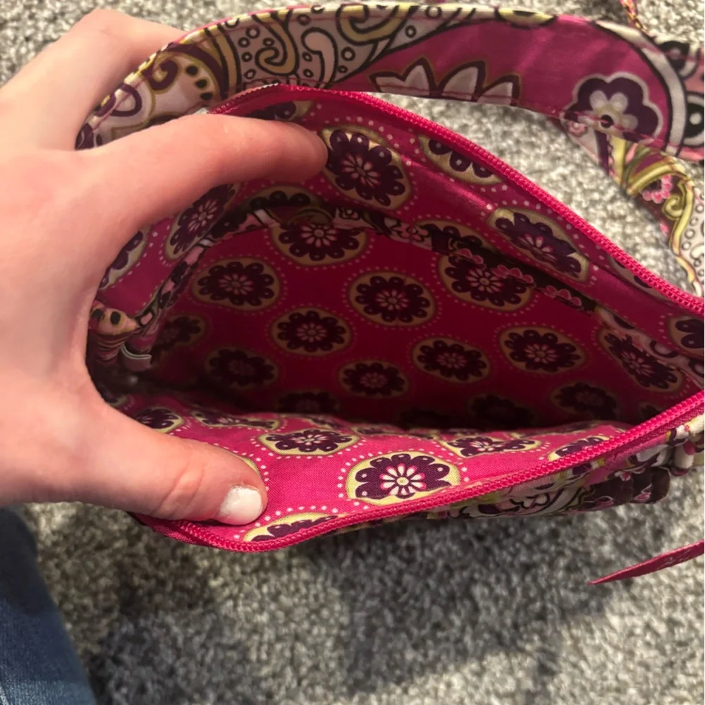 Very Berry Paisley Vera Bradley Pink Crossbody Bag Like New - Picture 4 of 6
